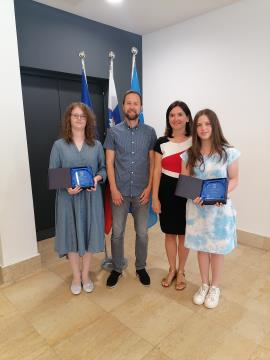 Odličnjakinji OŠ Jelšane